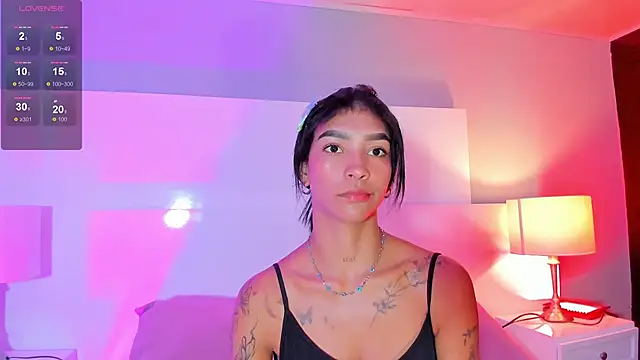 Snapshot of LauraAristizabal chatting on 01.19.26 LauraAristizabal online show from 01.19.26