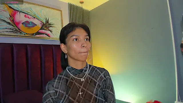 Snapshot of LauraAristizabal chatting on 02.14.26 LauraAristizabal online show from 02.14.26