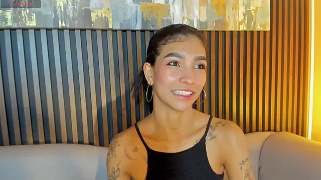 Snapshot of LauraAristizabal chatting on 03.18.26 LauraAristizabal online show from 03.18.26