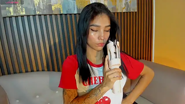 Snapshot of LauraAristizabal chatting on 03.20.26 LauraAristizabal online show from 03.20.26