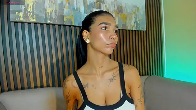 Snapshot of LauraAristizabal chatting on 03.24.26 LauraAristizabal online show from 03.24.26