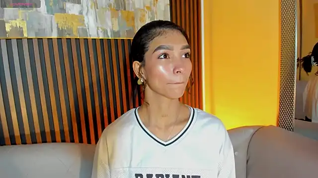 Snapshot of LauraAristizabal chatting on 03.25.26 LauraAristizabal online show from 03.25.26