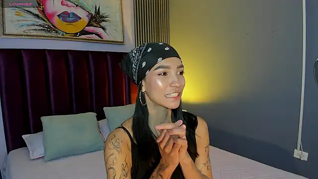 Snapshot of LauraAristizabal chatting on 03.27.26 LauraAristizabal online show from 03.27.26