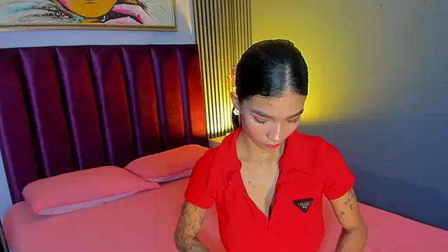 Snapshot of LauraAristizabal chatting on 03.31.26 LauraAristizabal online show from 03.31.26