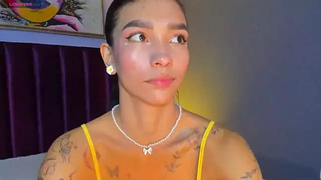 Snapshot of LauraAristizabal chatting on 04.03.26 LauraAristizabal online show from 04.03.26