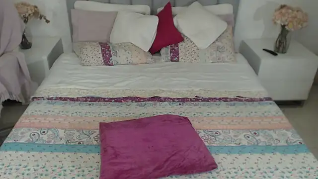 Snapshot of X6uldv8xdollxxx chatting on 10.18.25 X6uldv8xdollxxx online show from 10.18.25