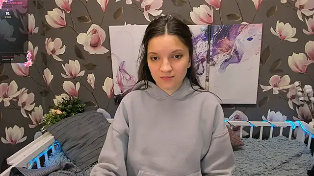 Snapshot of MelaniGrand chatting on 12.18.24 MelaniGrand online show from 12.18.24