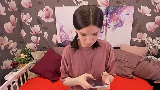 Snapshot of MelaniGrand chatting on 02.19.25 MelaniGrand online show from 02.19.25