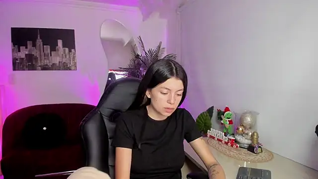 Meghan320 online show from 12.19.25