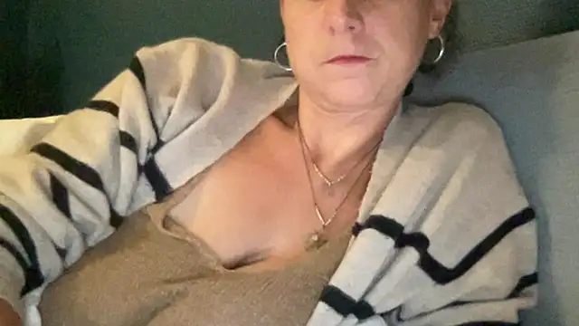 Snapshot of Sexy-Mel chatting on 02.20.26 Sexy-Mel online show from 02.20.26