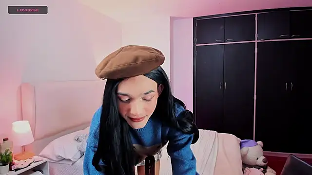 Snapshot of Ainhoads chatting on 12.27.24 Ainhoads online show from 12.27.24