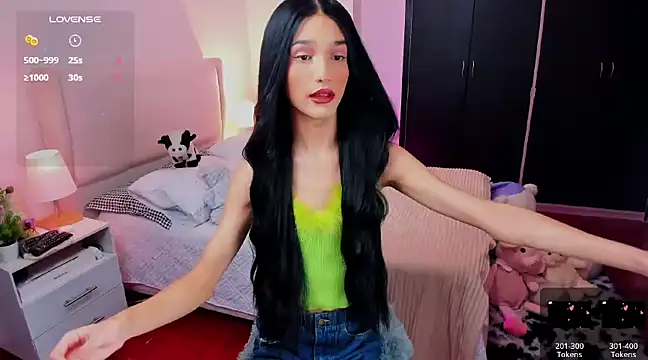 Snapshot of Ainhoads chatting on 12.31.24 Ainhoads online show from 12.31.24