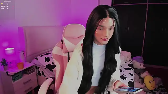 Snapshot of Ainhoads chatting on 10.30.25 Ainhoads online show from 10.30.25