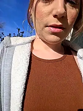 Snapshot of XLisaxx chatting on 02.25.26 XLisaxx online show from 02.25.26