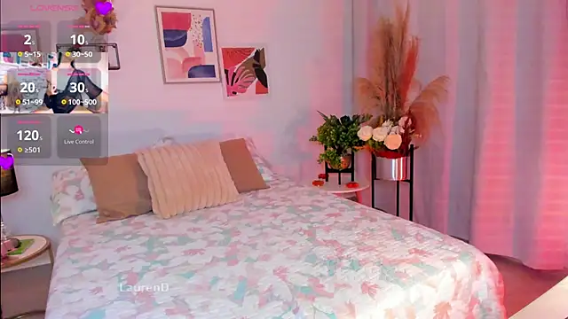 Snapshot of Misslaurenn chatting on 02.16.25 Misslaurenn online show from 02.16.25