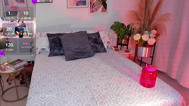 Snapshot of Misslaurenn chatting on 03.08.25 Misslaurenn online show from 03.08.25