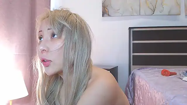 Snapshot of Yulianna_Smith chatting on 12.28.24 Yulianna Smith online show from 12.28.24