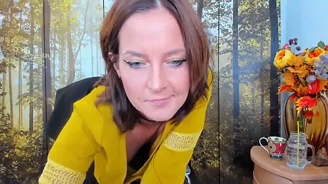 Snapshot of ViciousSiren chatting on 10.31.25 ViciousSiren online show from 10.31.25