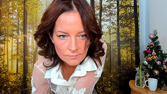 Snapshot of ViciousSiren chatting on 12.17.25 ViciousSiren online show from 12.17.25