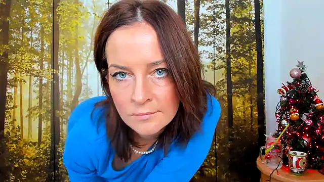 Snapshot of ViciousSiren chatting on 12.21.25 ViciousSiren online show from 12.21.25