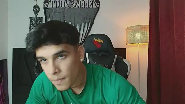 Snapshot of Evan_stoner chatting on 10.29.25 Evan stoner online show from 10.29.25