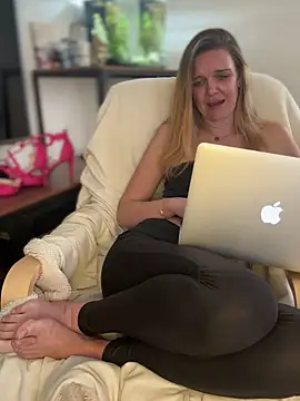 Suesse Schnitte online show from 03.18.25