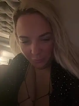 Snapshot of Bustyblondebabe32 chatting on 01.16.26 Bustyblondebabe32 online show from 01.16.26