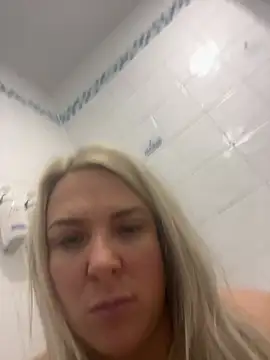 Snapshot of Bustyblondebabe32 chatting on 03.20.26 Bustyblondebabe32 online show from 03.20.26