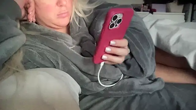 Snapshot of Bustyblondebabe32 chatting on 03.26.26 Bustyblondebabe32 online show from 03.26.26
