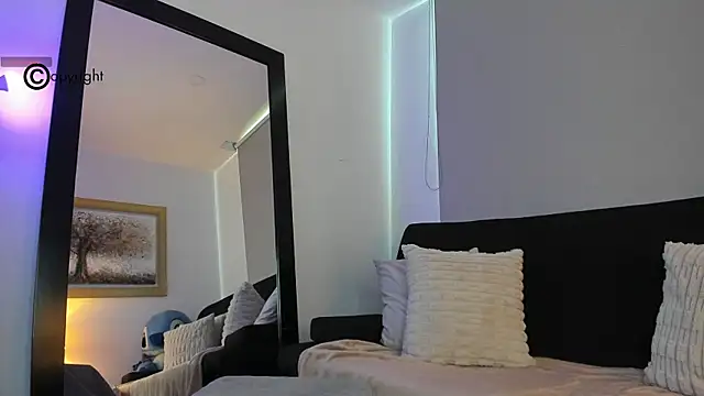 Snapshot of antonella_dom1 chatting on 04.28.26 antonella dom1 online show from 04.28.26