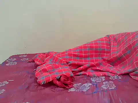 Snapshot of lovelybabra chatting on 10.12.25 lovelybabra online show from 10.12.25