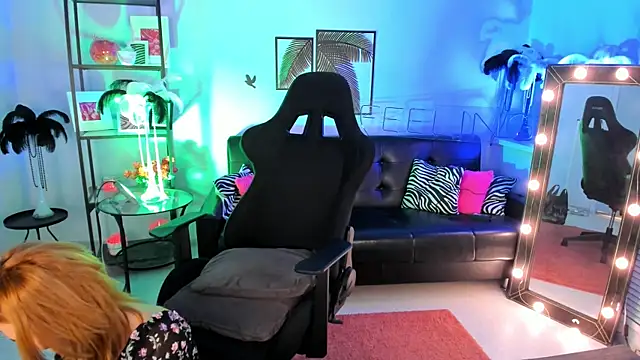 Snapshot of MistyBarnes chatting on 12.04.24 MistyBarnes online show from 12.04.24