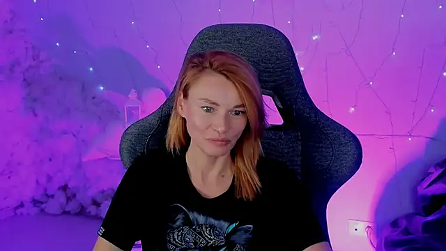 Snapshot of MistyBarnes chatting on 03.10.25 MistyBarnes online show from 03.10.25