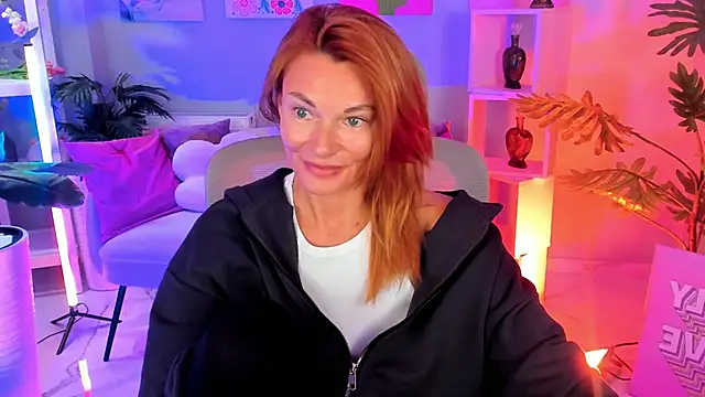 Snapshot of MistyBarnes chatting on 10.15.25 MistyBarnes online show from 10.15.25