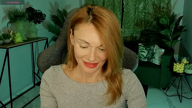 Snapshot of MistyBarnes chatting on 11.06.25 MistyBarnes online show from 11.06.25