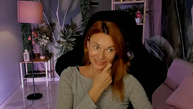 Snapshot of MistyBarnes chatting on 11.23.25 MistyBarnes online show from 11.23.25