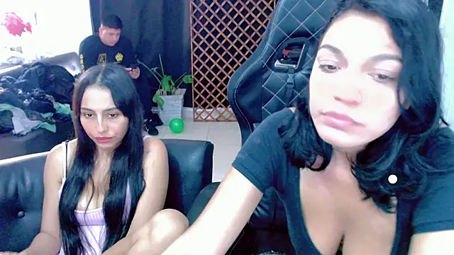 Snapshot of Karen_sex92 chatting on 03.21.25 Karen sex92 online show from 03.21.25