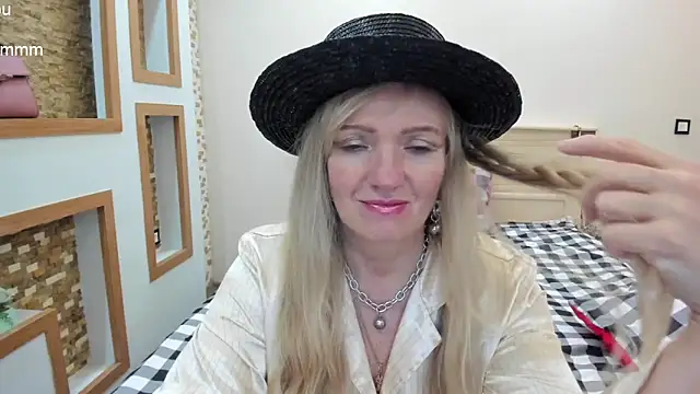 TrueFoxyyy online show from 03.05.25