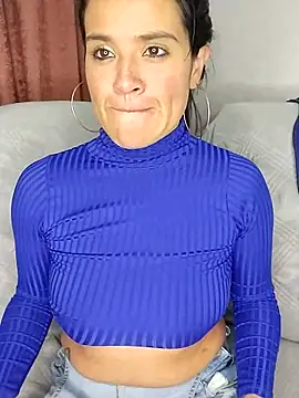 Snapshot of zhayra_rose chatting on 02.13.25 zhayra rose online show from 02.13.25