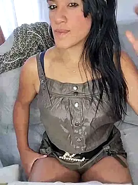 Snapshot of zhayra_rose chatting on 02.14.25 zhayra rose online show from 02.14.25