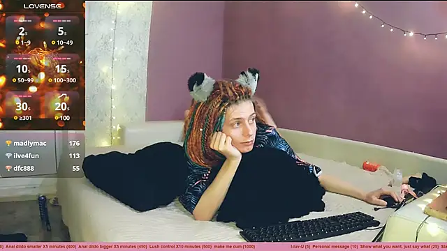 Littlepinkcat online show from 12.31.24