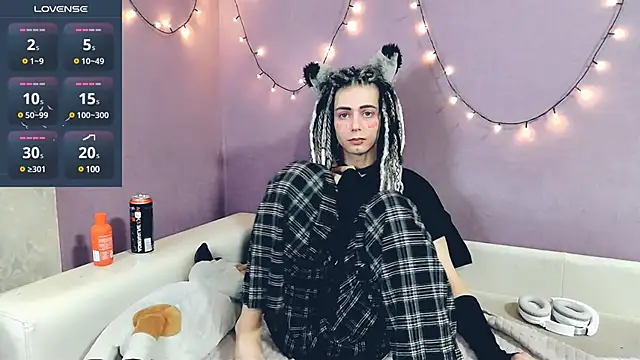 Littlepinkcat online show from 02.14.25