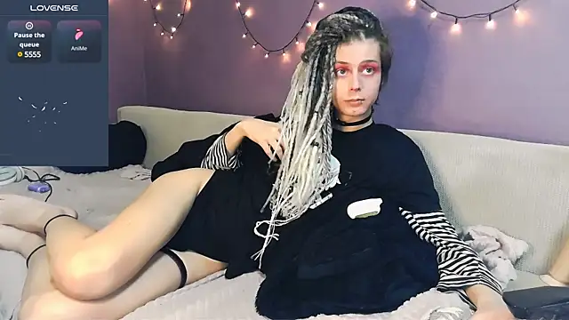 Littlepinkcat online show from 03.20.25