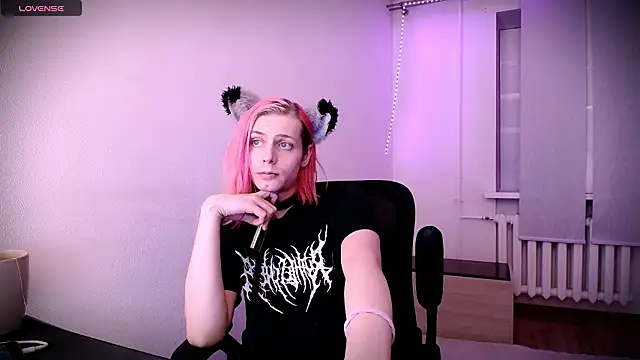 Littlepinkcat online show from 02.06.26