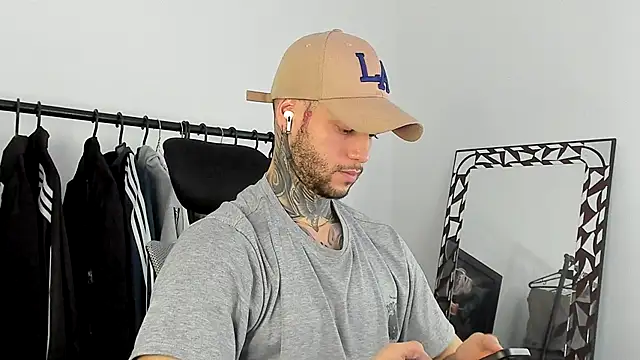  jamesleandros1 online show from 12.14.25