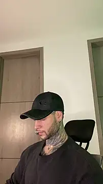 Snapshot of _jamesleandros1 chatting on 06.04.26 jamesleandros1 online show from 06.04.26