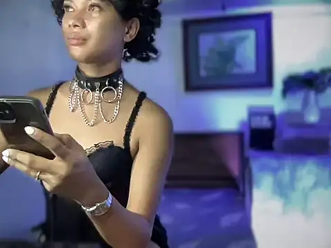 Snapshot of bigcock_maria chatting on 10.29.25 bigcock maria online show from 10.29.25