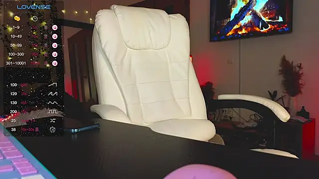 Snapshot of Juliette_Sunshine chatting on 02.07.25 Juliette Sunshine online show from 02.07.25