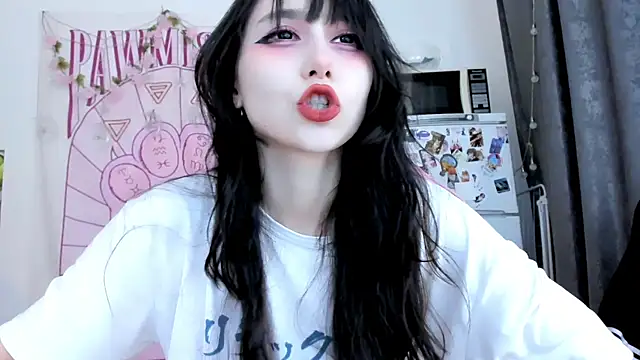 Snapshot of Holy420lolii chatting on 05.28.26 Holy420lolii online show from 05.28.26