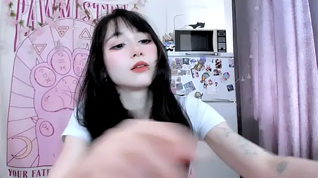 Snapshot of Holy420lolii chatting on 06.12.26 Holy420lolii online show from 06.12.26